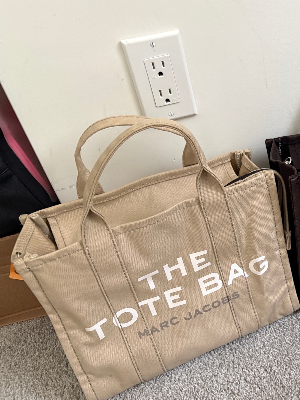 Marc Jacobs Beige Canvas Tote size medium